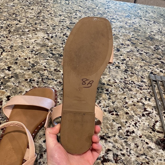 Cushionaire Women's Verona Studded one band sandals in a blush color - Picture 6 of 6